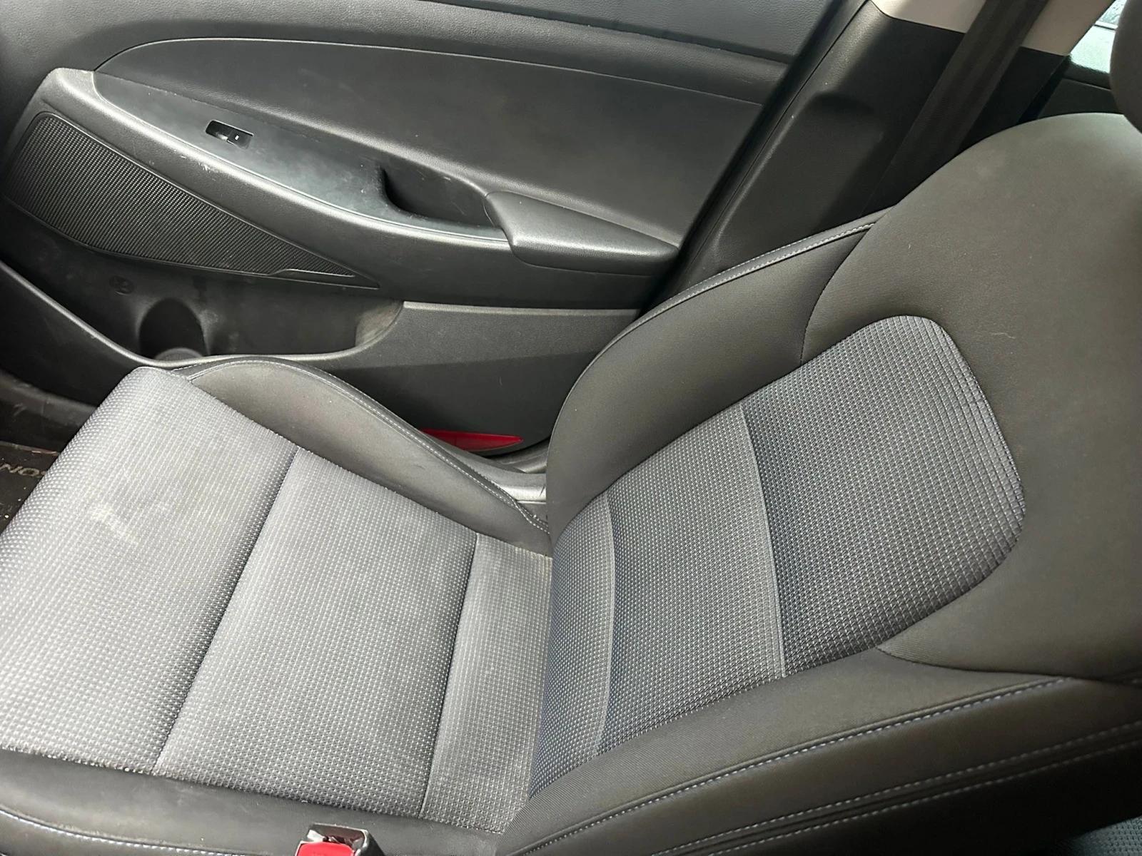 Hyundai Tucson 1.7 crdi X-Posible, снимка 6 - Автомобили и джипове - 53831335