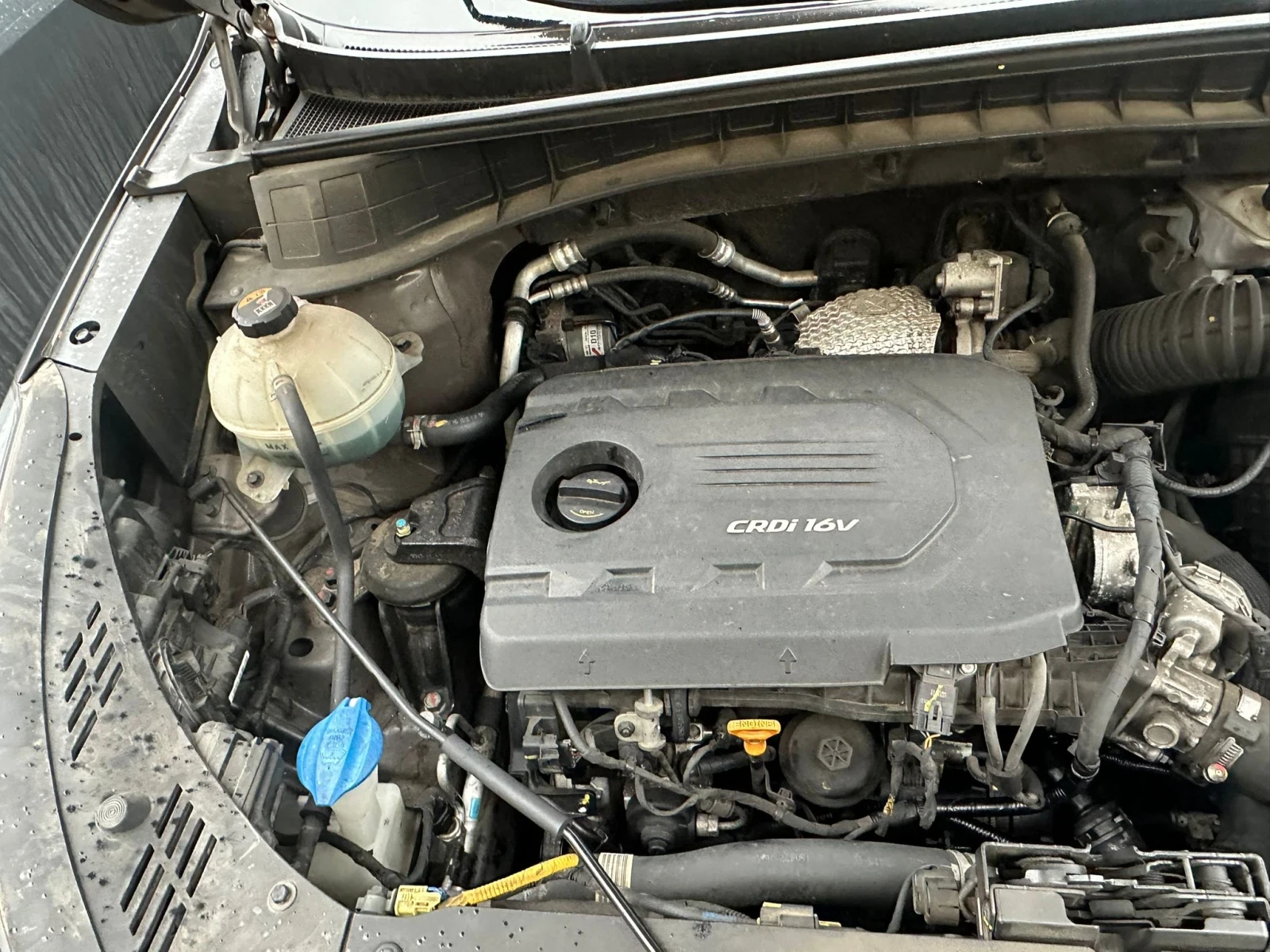 Hyundai Tucson 1.7 crdi X-Posible, снимка 9 - Автомобили и джипове - 53831335