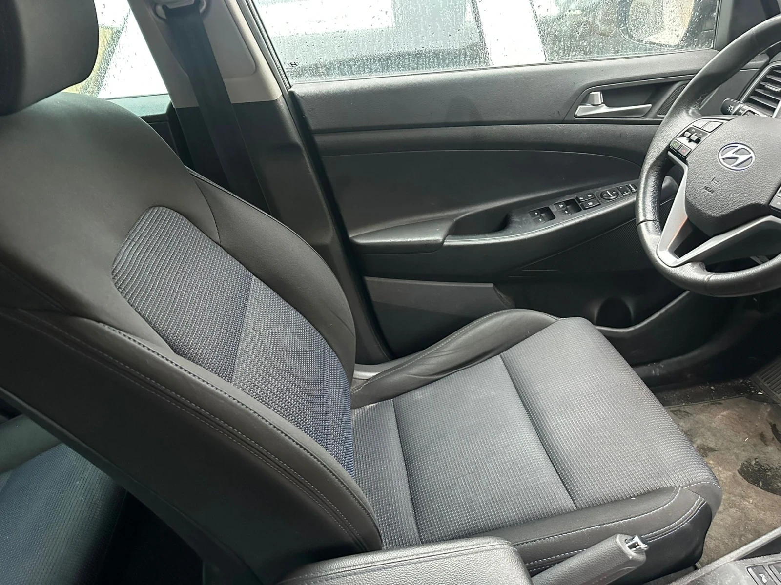 Hyundai Tucson 1.7 crdi X-Posible, снимка 8 - Автомобили и джипове - 53831335