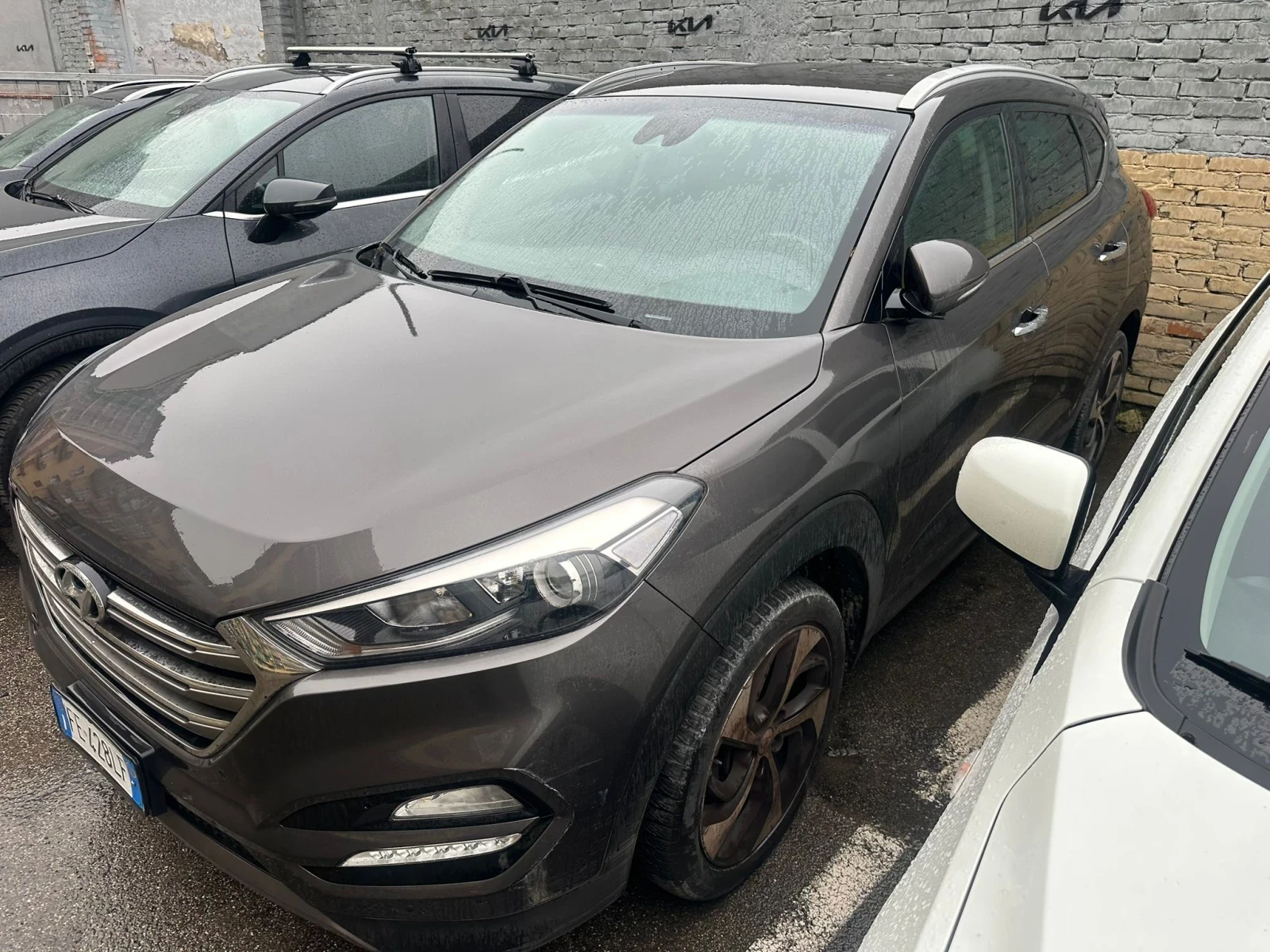 Hyundai Tucson 1.7 crdi X-Posible, снимка 3 - Автомобили и джипове - 53831335