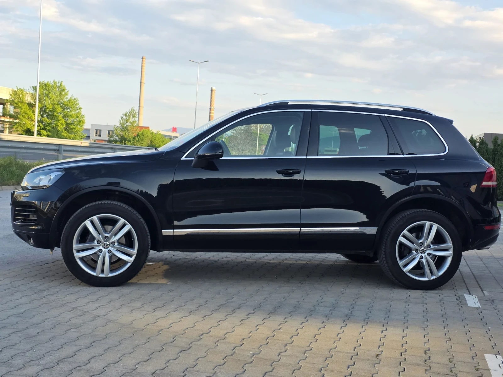 VW Touareg 3.0TDI FULL SERVICE HISTORY , снимка 2 - Автомобили и джипове - 54558908