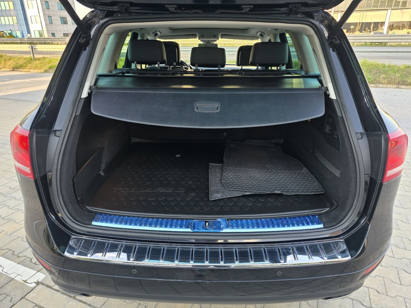VW Touareg 3.0TDI FULL SERVICE HISTORY , снимка 15 - Автомобили и джипове - 54558908