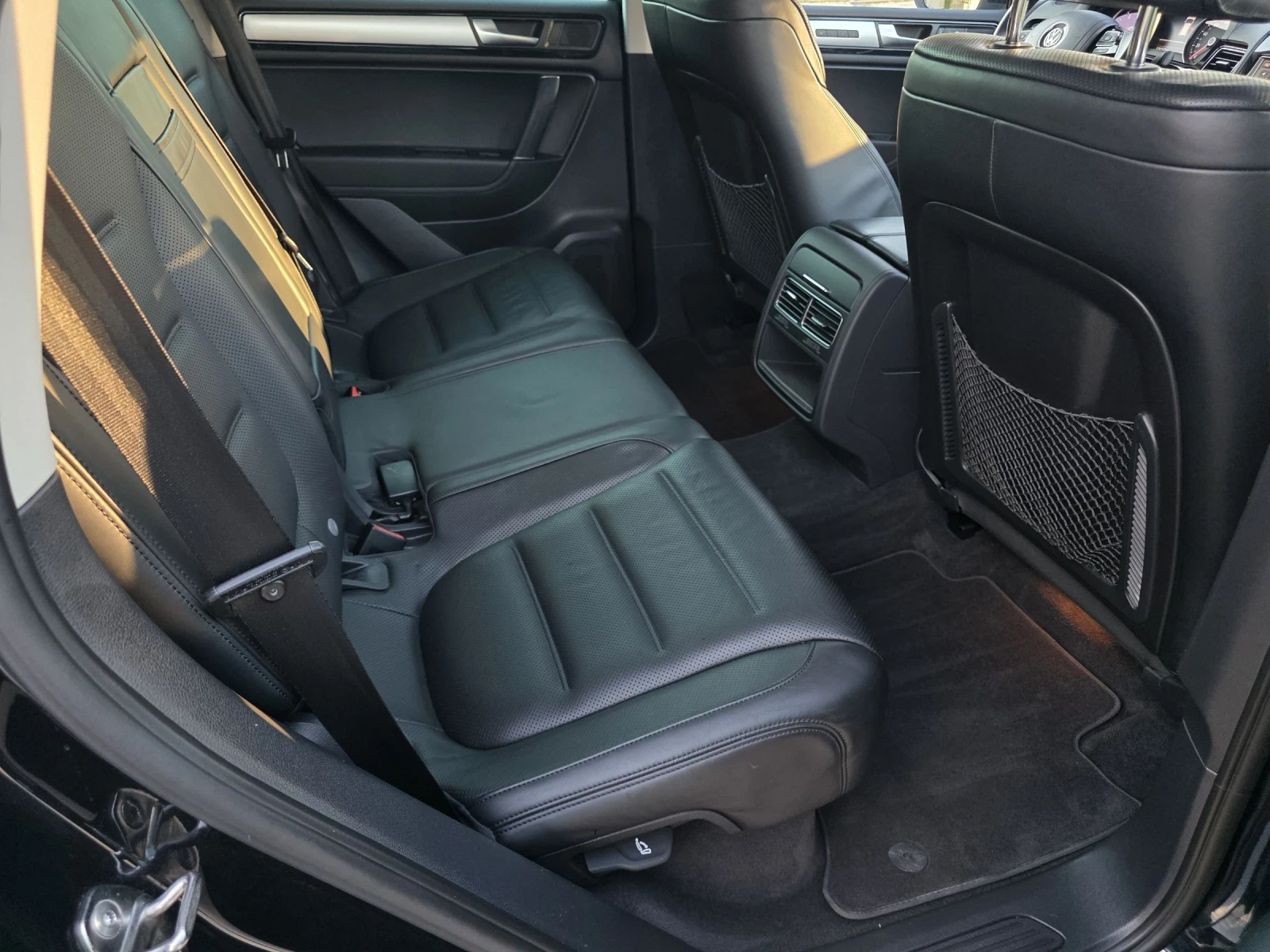 VW Touareg 3.0TDI FULL SERVICE HISTORY , снимка 9 - Автомобили и джипове - 54558908