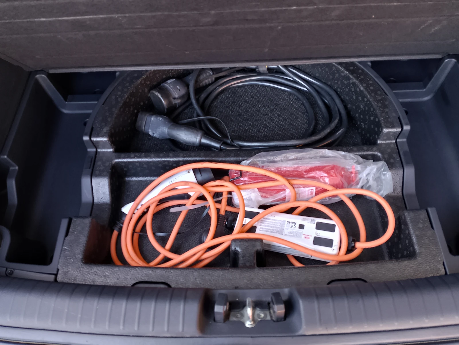Kia Niro 65KWh* SOH 97%* KIA CONNECT* , снимка 15 - Автомобили и джипове - 56690636