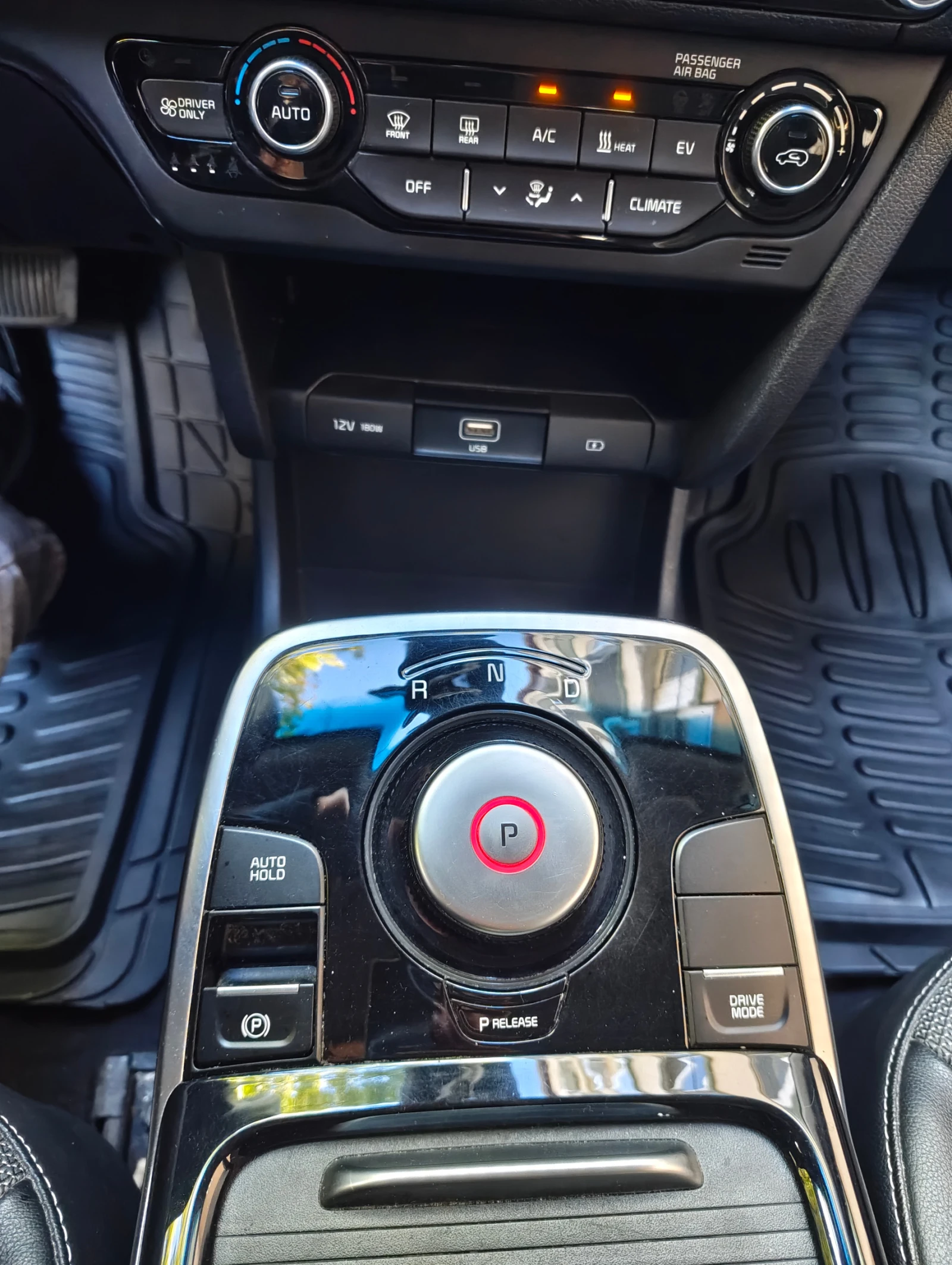 Kia Niro 65KWh* SOH 97%* KIA CONNECT* , снимка 9 - Автомобили и джипове - 56690636