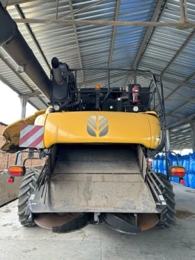 Комбайн New Holland CR9080, снимка 7