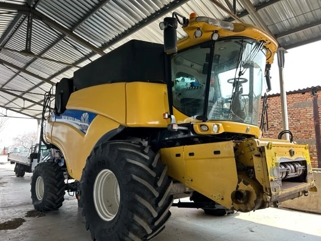 Комбайн New Holland CR9080, снимка 1 - Селскостопанска техника - 48239626