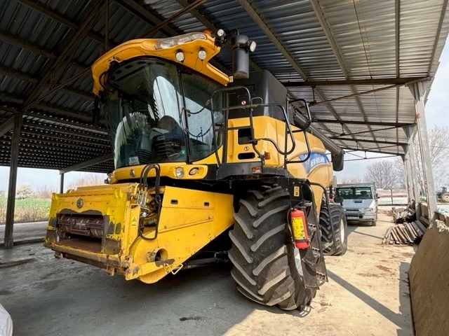 Комбайн New Holland CR9080, снимка 16 - Селскостопанска техника - 49493224