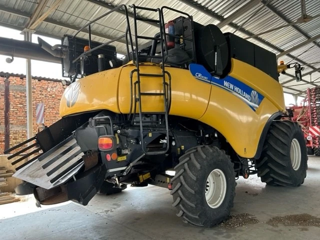 Комбайн New Holland CR9080, снимка 17 - Селскостопанска техника - 48239626