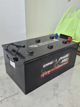 Продава се тягов акумулатор 220 Ah