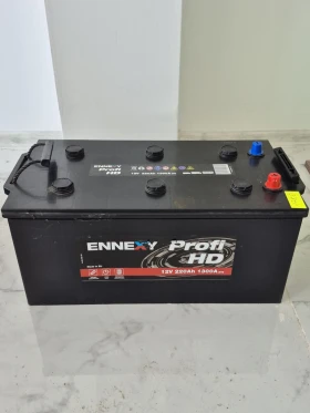 Продава се тягов акумулатор 220 Ah, снимка 2 - Части - 52672053