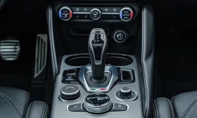 Alfa Romeo Giulia 2.0Q4/280HP/VELOCE/MATRIX/PANO/H&K/MEMO/906g, снимка 9