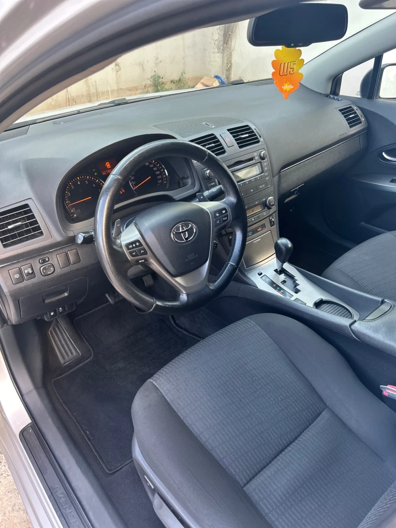 Toyota Avensis 2.0, снимка 10 - Автомобили и джипове - 47646678