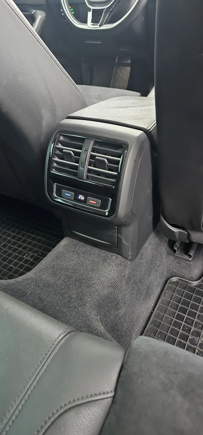 VW Passat DIGITAL AUTOMATIK HIGHLINE+ LED, снимка 10 - Автомобили и джипове - 52572683