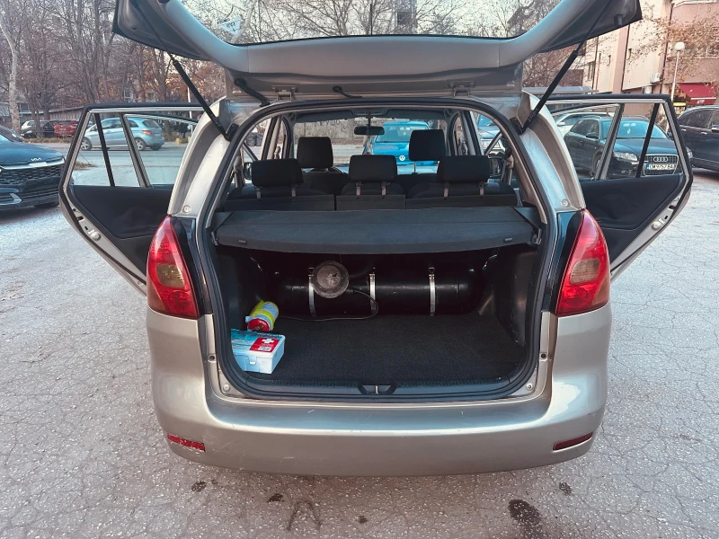 Toyota Corolla verso 1.6VVT-I, снимка 7 - Автомобили и джипове - 52848145