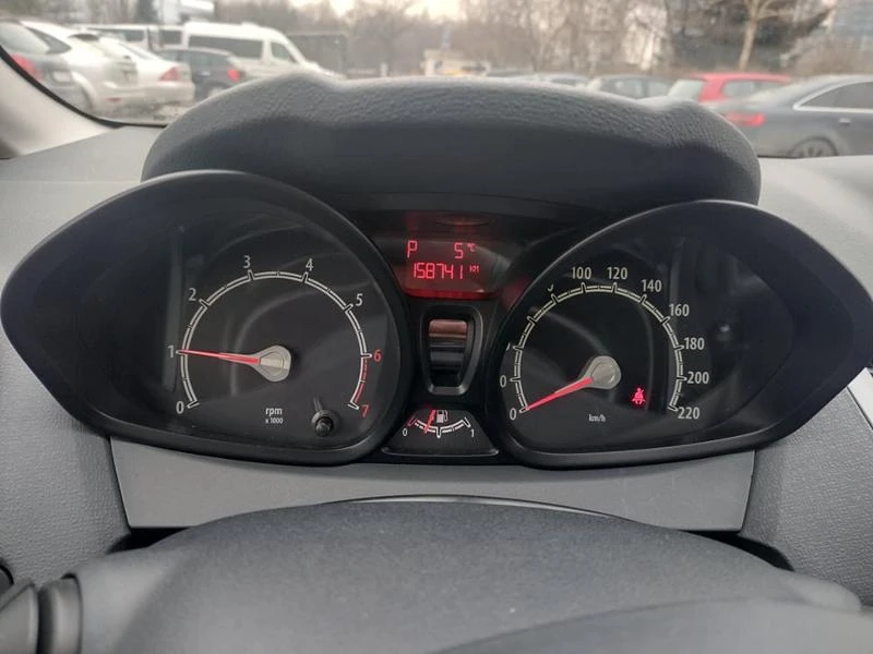 Ford Fiesta 1,4i 97ps AUTOMATIC, снимка 6 - Автомобили и джипове - 36134974