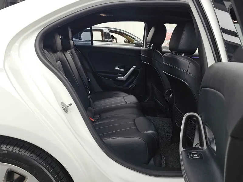 Mercedes-Benz A 200 Sedan, снимка 12 - Автомобили и джипове - 55951672
