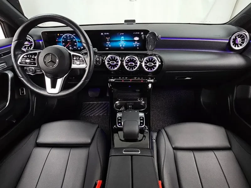 Mercedes-Benz A 200 Sedan, снимка 7 - Автомобили и джипове - 55951672
