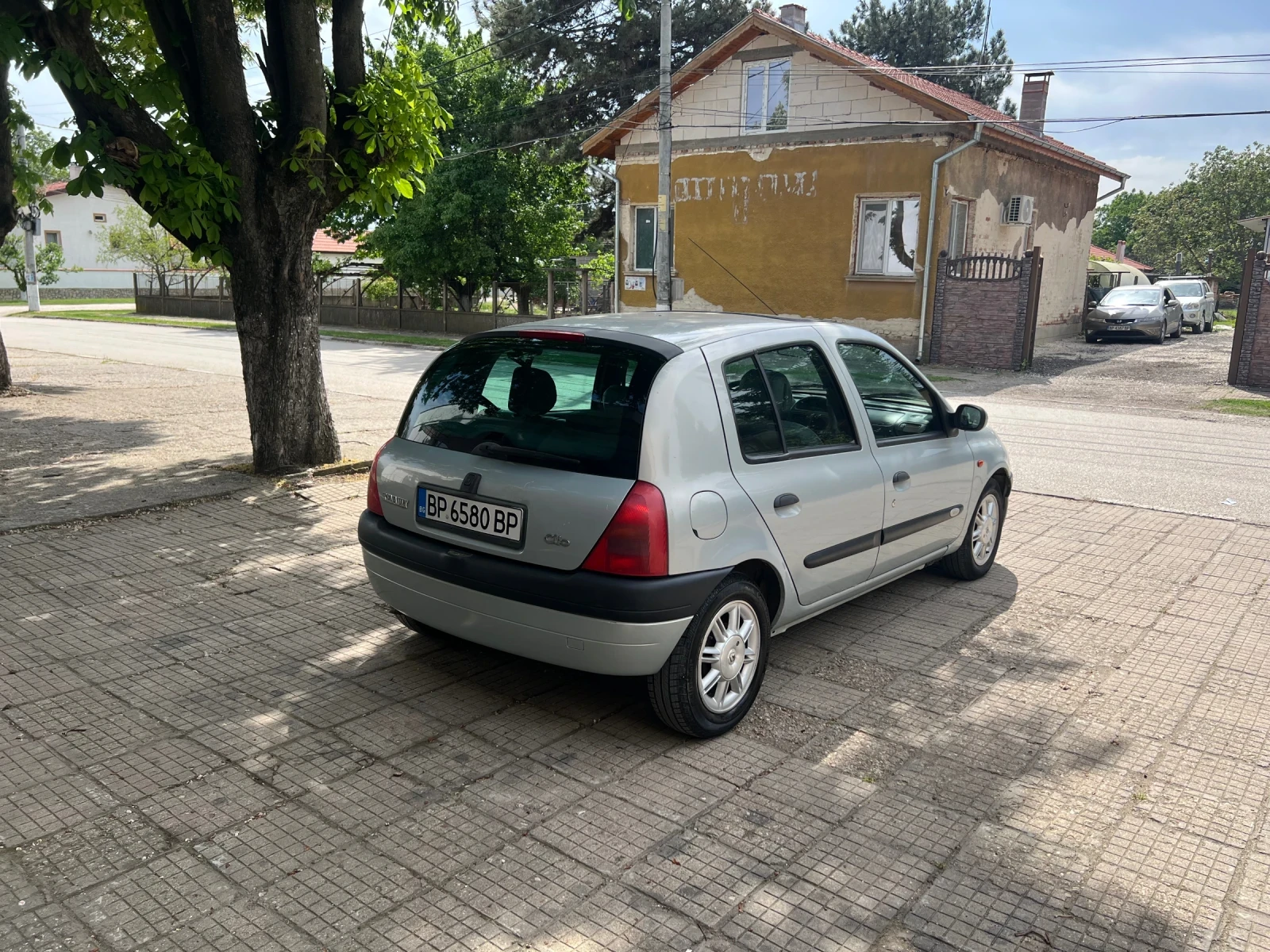 Renault Clio 1.6 8V Initiale Paris - Поръчково изпълнение! - изображение 5
