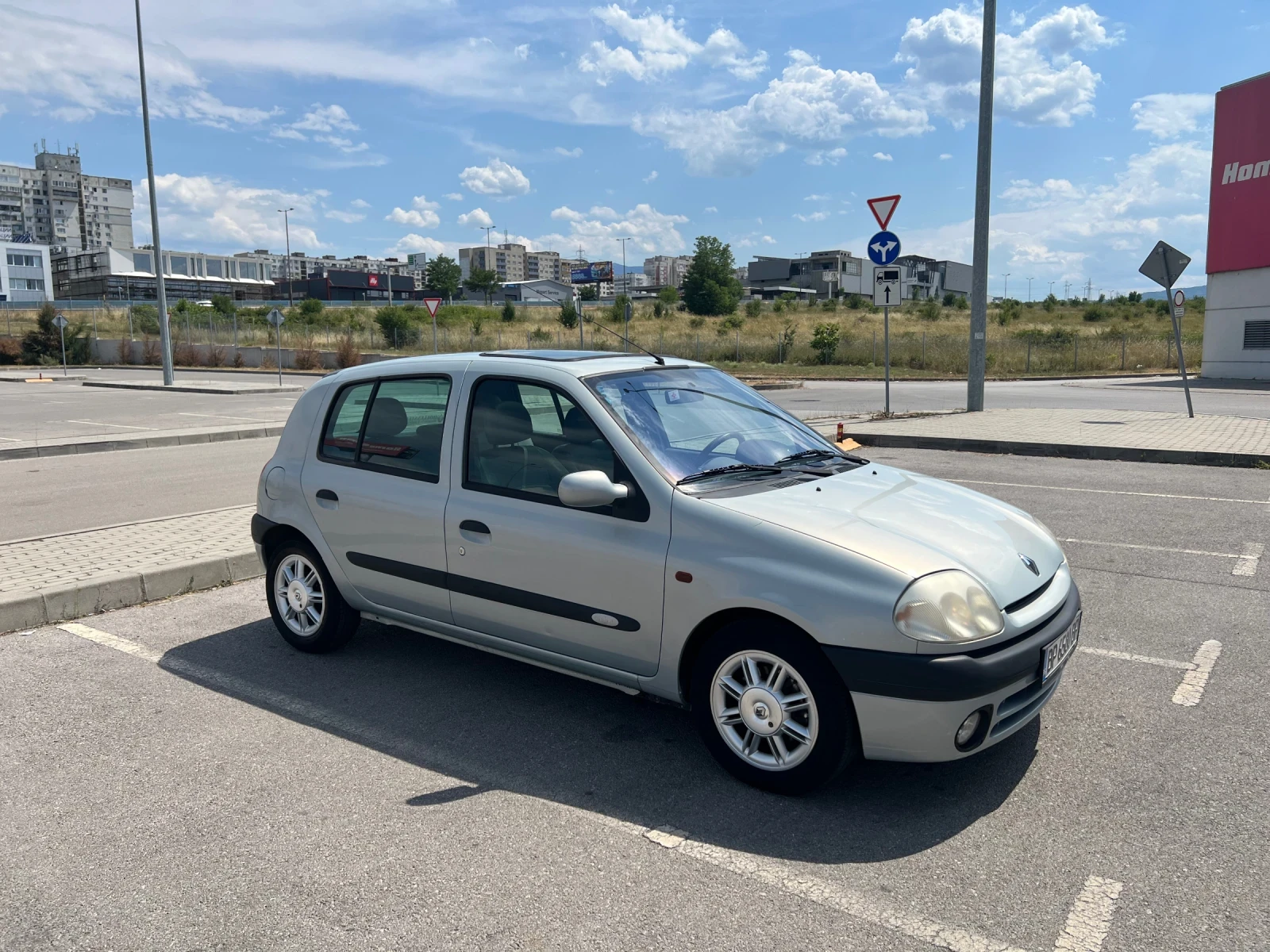 Renault Clio 1.6 8V Initiale Paris - Поръчково изпълнение! - изображение 2