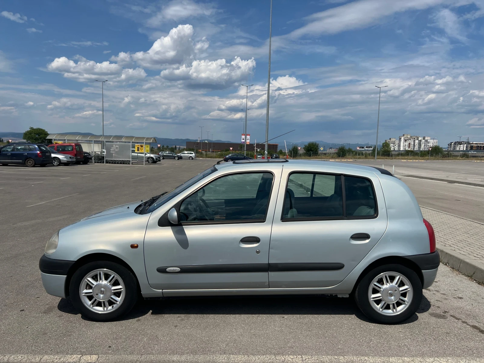 Renault Clio 1.6 8V Initiale Paris - Поръчково изпълнение! - изображение 7