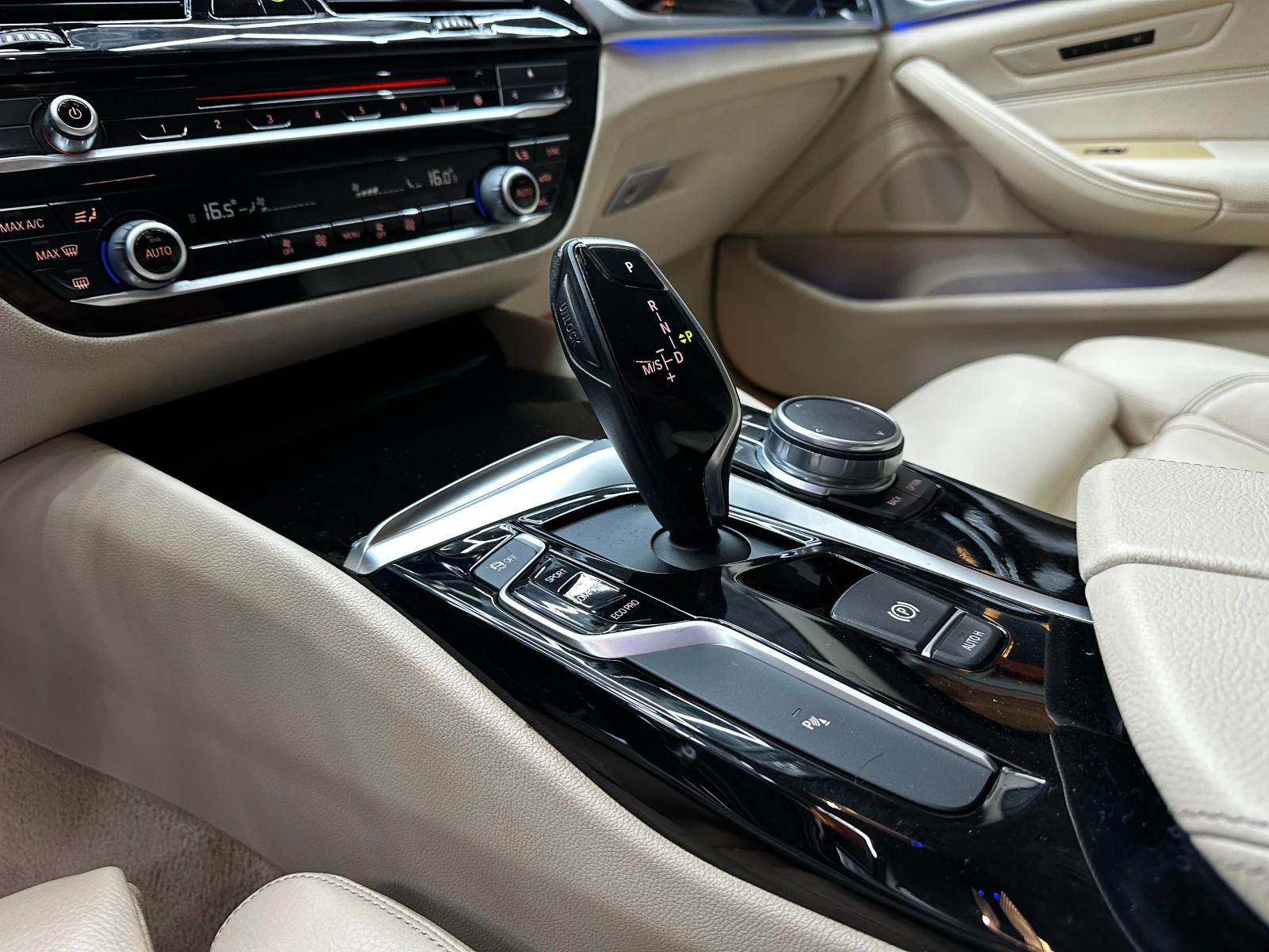 BMW 530 ГАРАНЦИЯ/3.0d 265 к.с. XDrive/БАРТЕР/ЛИЗИНГ/, снимка 11 - Автомобили и джипове - 51698557