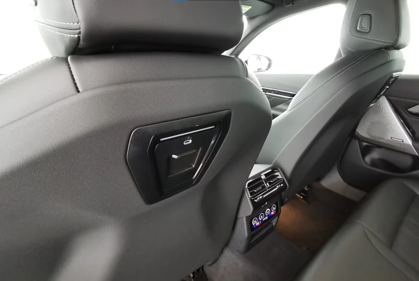 BMW 520 d* xDrive* M Sport* H&K - изображение 8