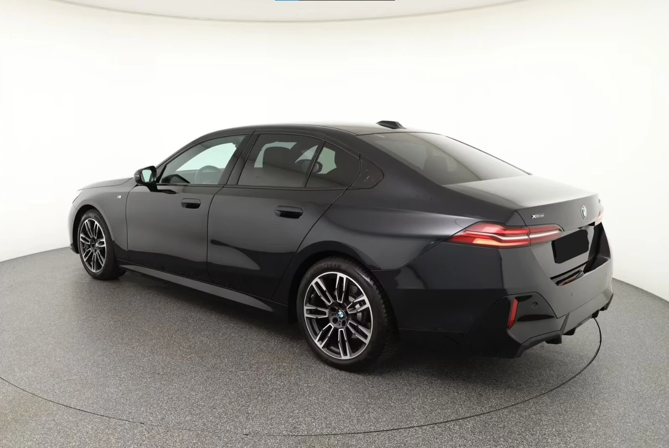 BMW 520 d* xDrive* M Sport* H&K - изображение 3