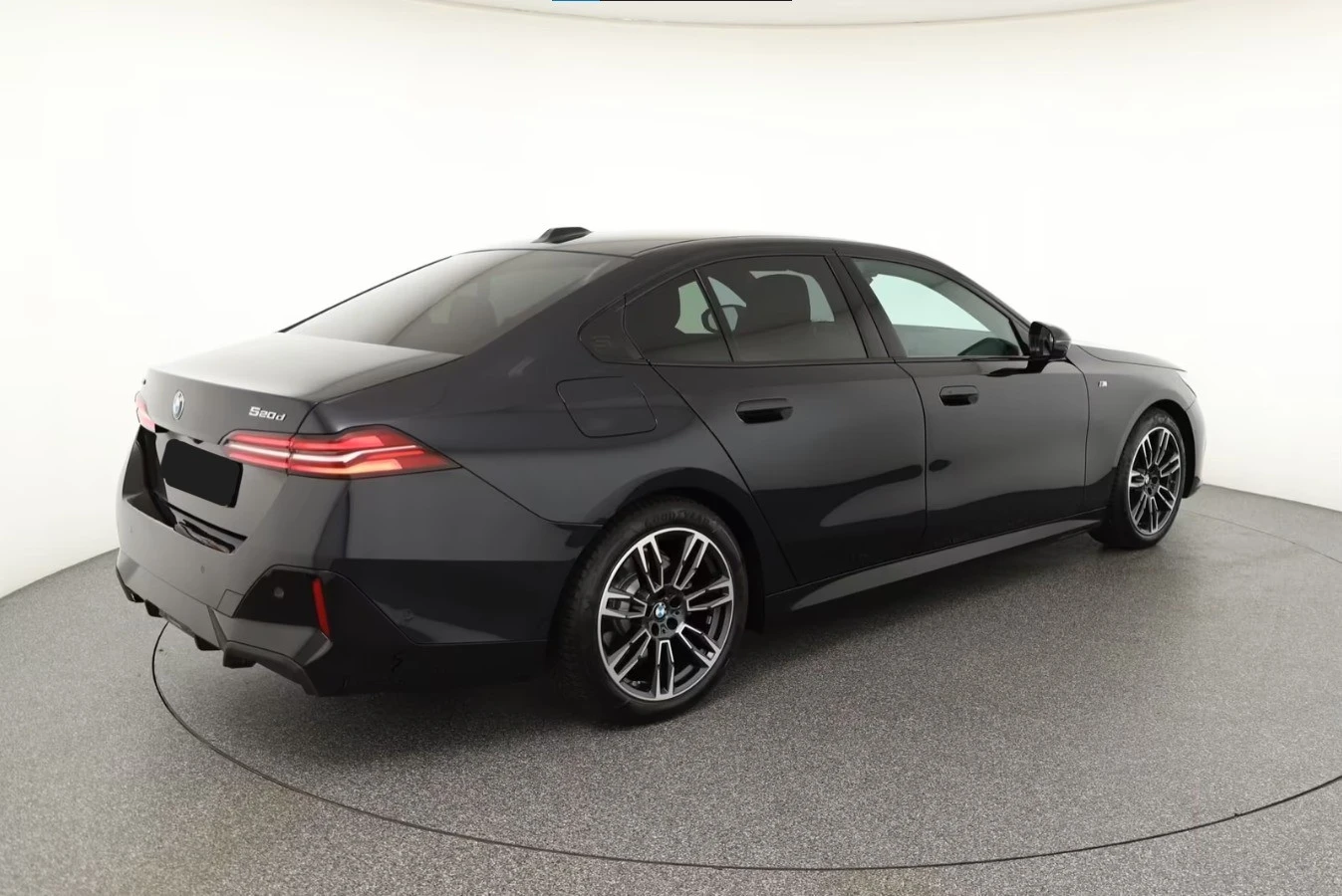 BMW 520 d* xDrive* M Sport* H&K - изображение 4