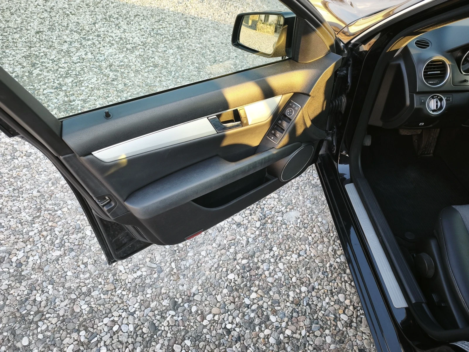 Mercedes-Benz C 220 Avdgard 7G, снимка 14 - Автомобили и джипове - 53744776