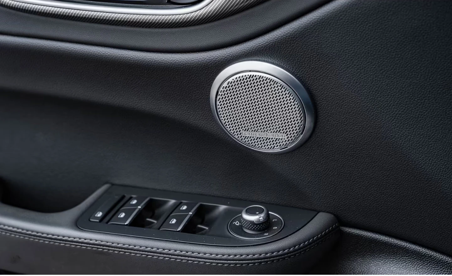 Alfa Romeo Giulia 2.0Q4/280HP/VELOCE/MATRIX/PANO/H&K/MEMO/906g | Mobile.bg � ����������� 11