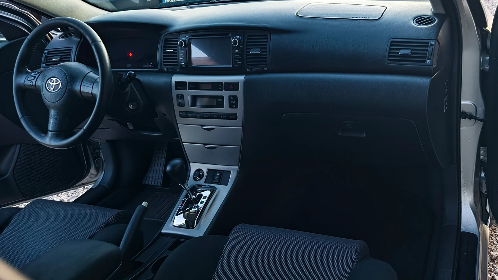 Toyota Corolla 1.4 D4D, снимка 12 - Автомобили и джипове - 54260553