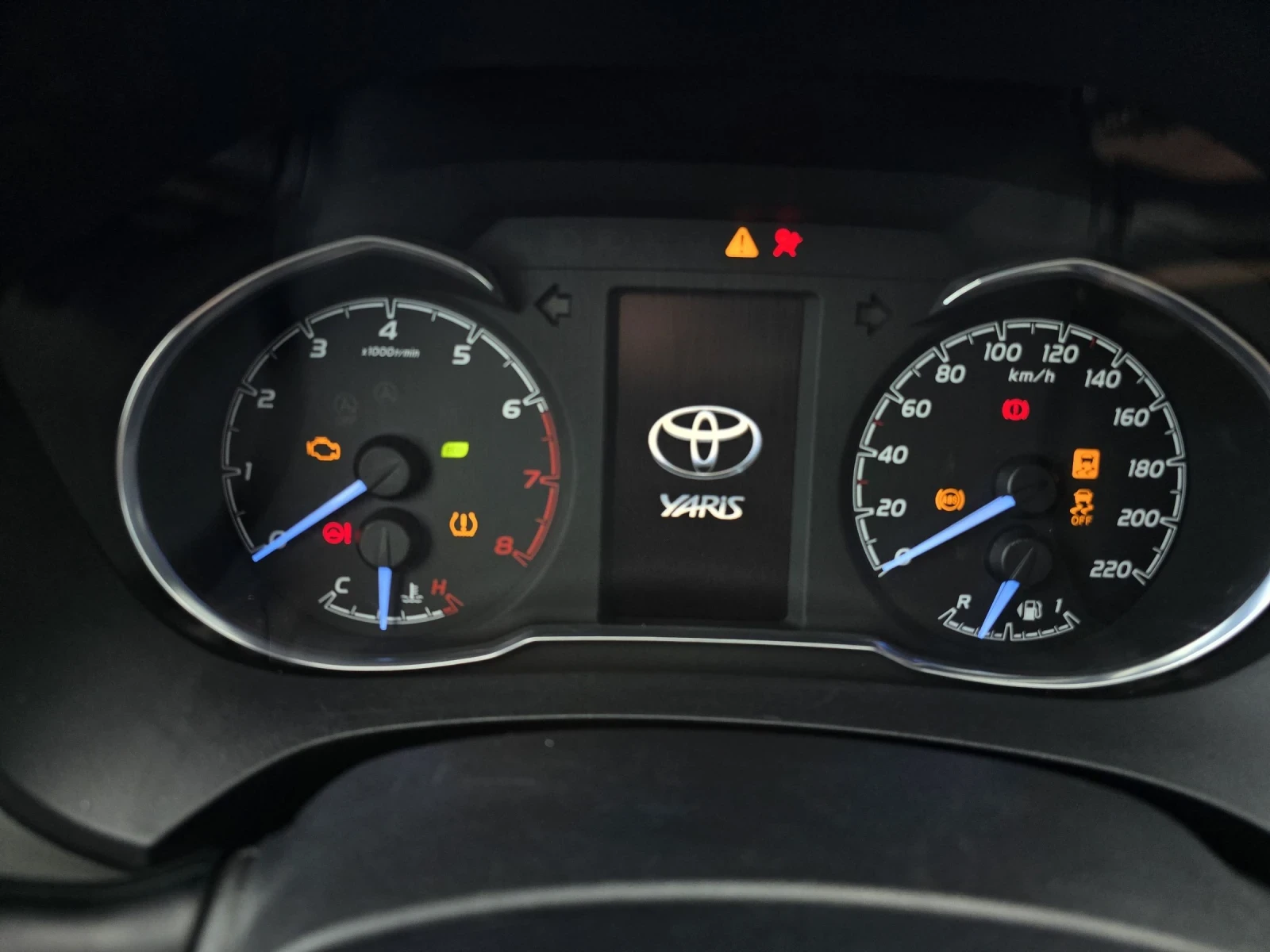 Toyota Yaris 1.5VVT AUTOMATIC, снимка 11 - Автомобили и джипове - 54803260