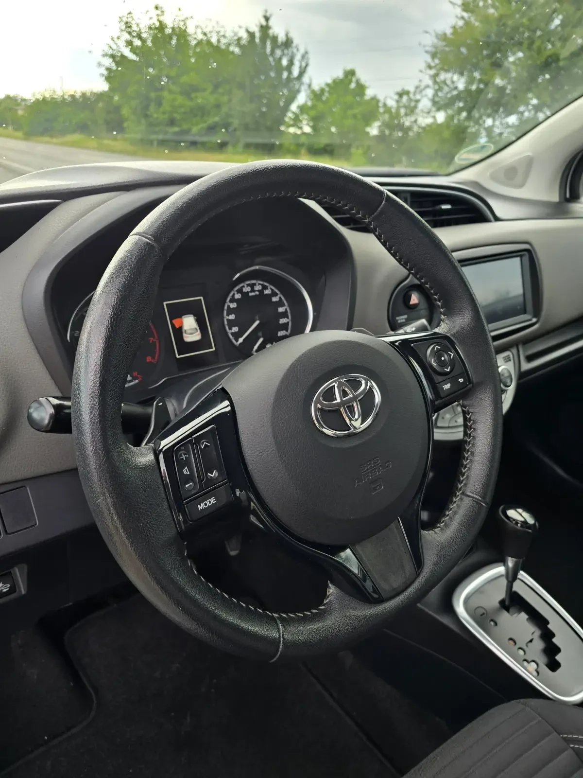 Toyota Yaris 1.5VVT AUTOMATIC, снимка 7 - Автомобили и джипове - 54803260