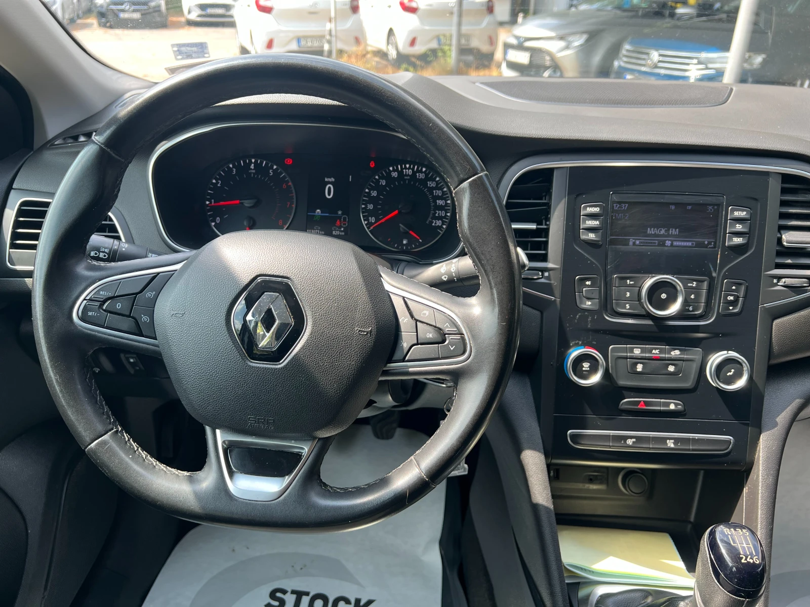 Renault Megane Tce 115 k.с 6МТ , снимка 9 - Автомобили и джипове - 55799448