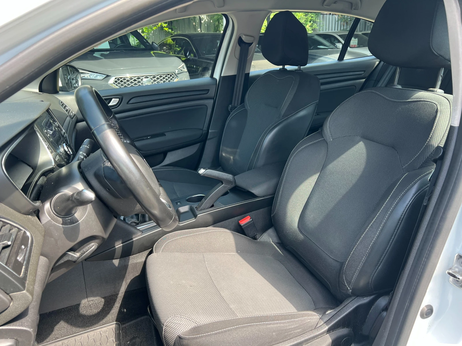 Renault Megane Tce 115 k.с 6МТ , снимка 11 - Автомобили и джипове - 55799448