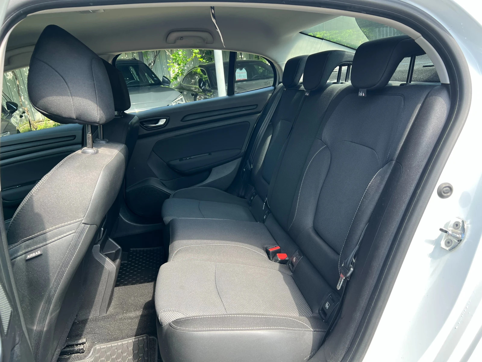 Renault Megane Tce 115 k.с 6МТ , снимка 12 - Автомобили и джипове - 55799448