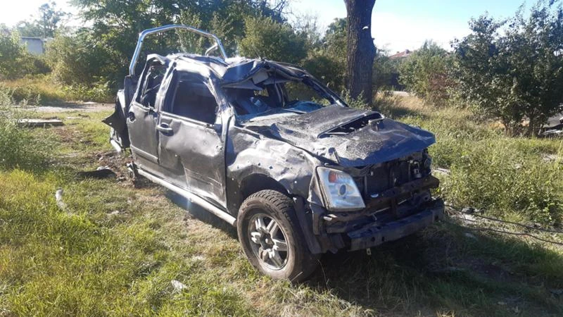 Isuzu D-max 3.0tdi, снимка 1 - Автомобили и джипове - 48548154