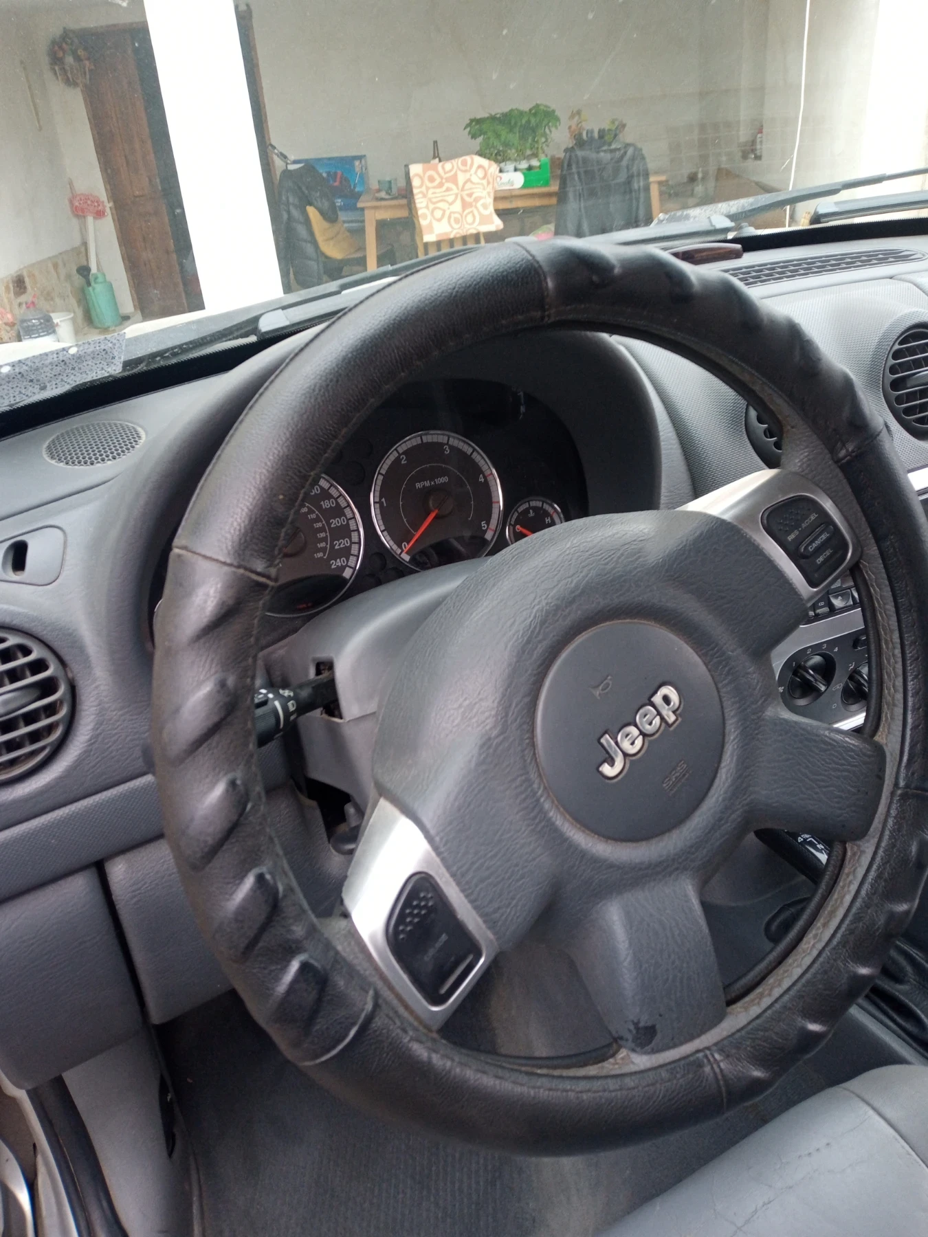 Jeep Cherokee 2, 8 CRD 4x4  - изображение 9
