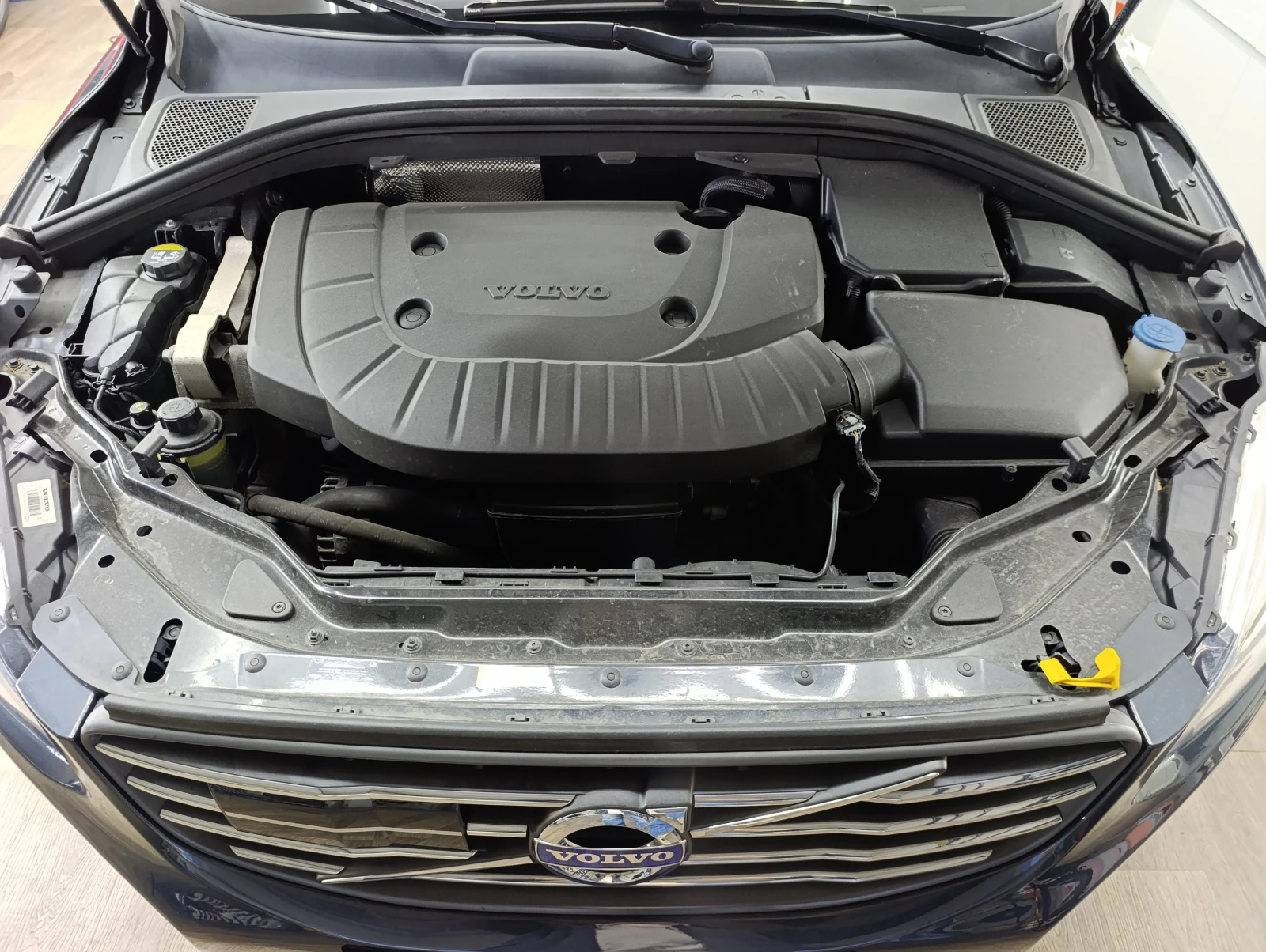 Volvo XC60 2.4 D4 AWD, снимка 17 - Автомобили и джипове - 53968213