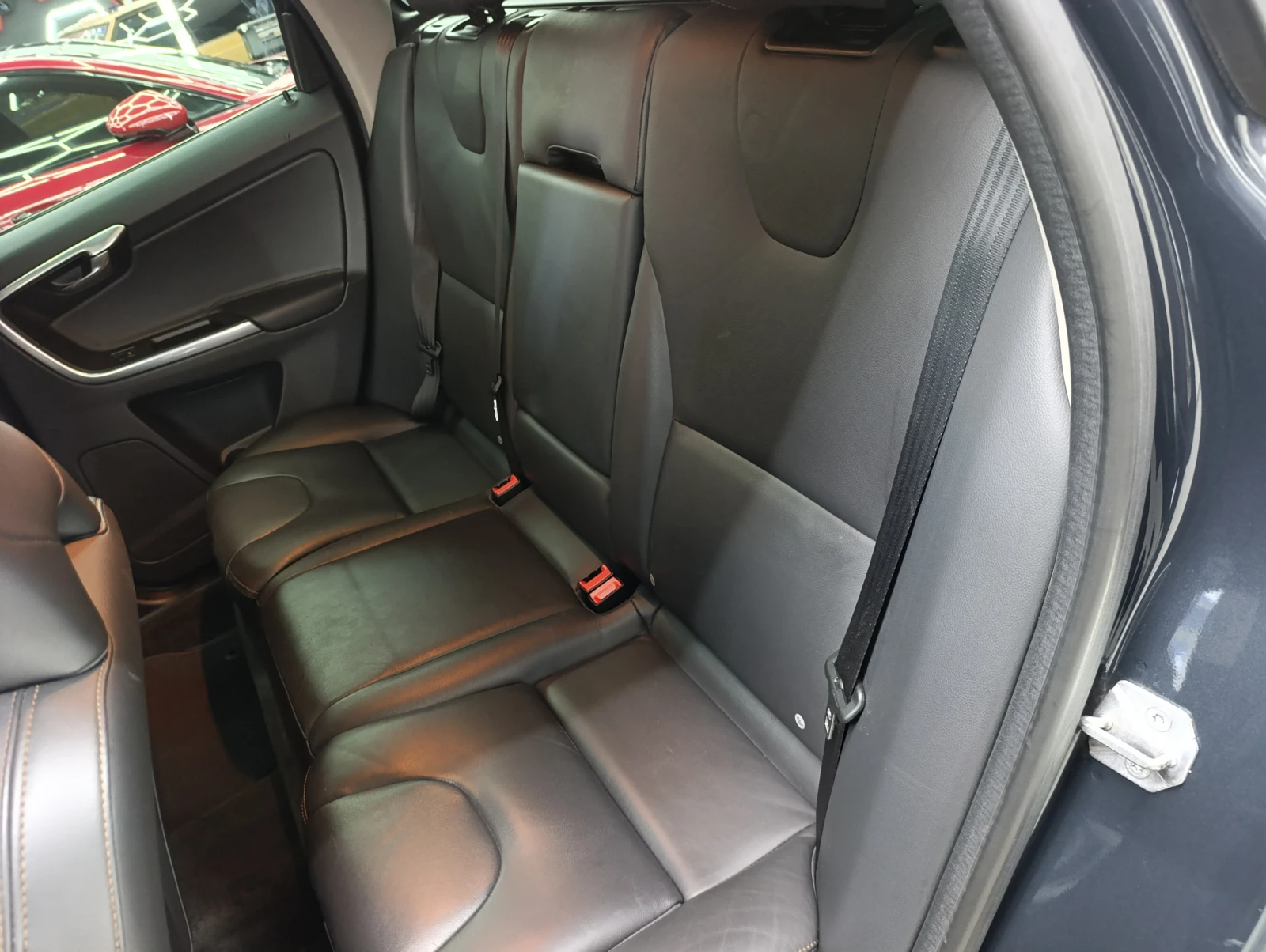 Volvo XC60 2.4 D4 AWD, снимка 10 - Автомобили и джипове - 53968213