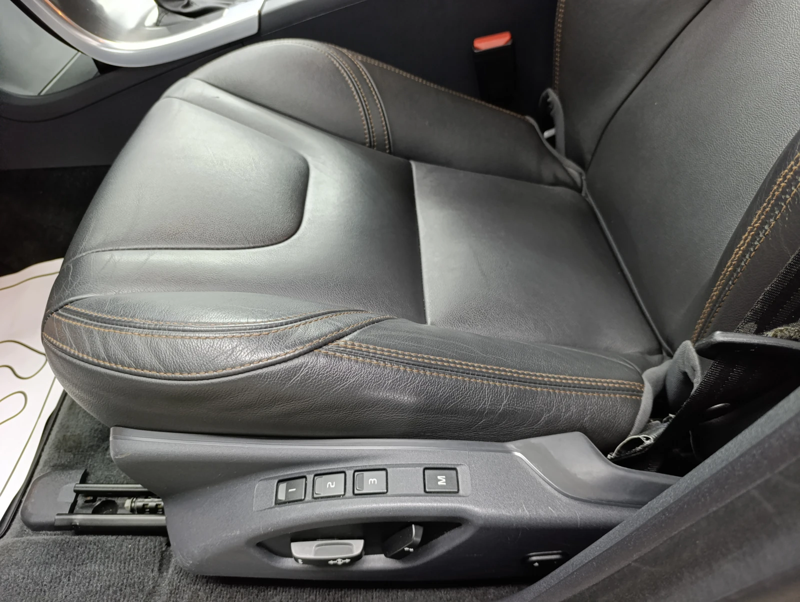 Volvo XC60 2.4 D4 AWD, снимка 16 - Автомобили и джипове - 53968213