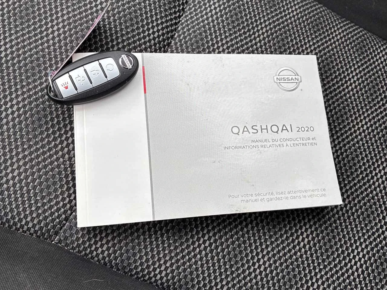 Nissan Qashqai * AWD CVT * ПАНО* ПОДГРЕВ* КЕЙЛЕС* , снимка 17 - Автомобили и джипове - 54002052