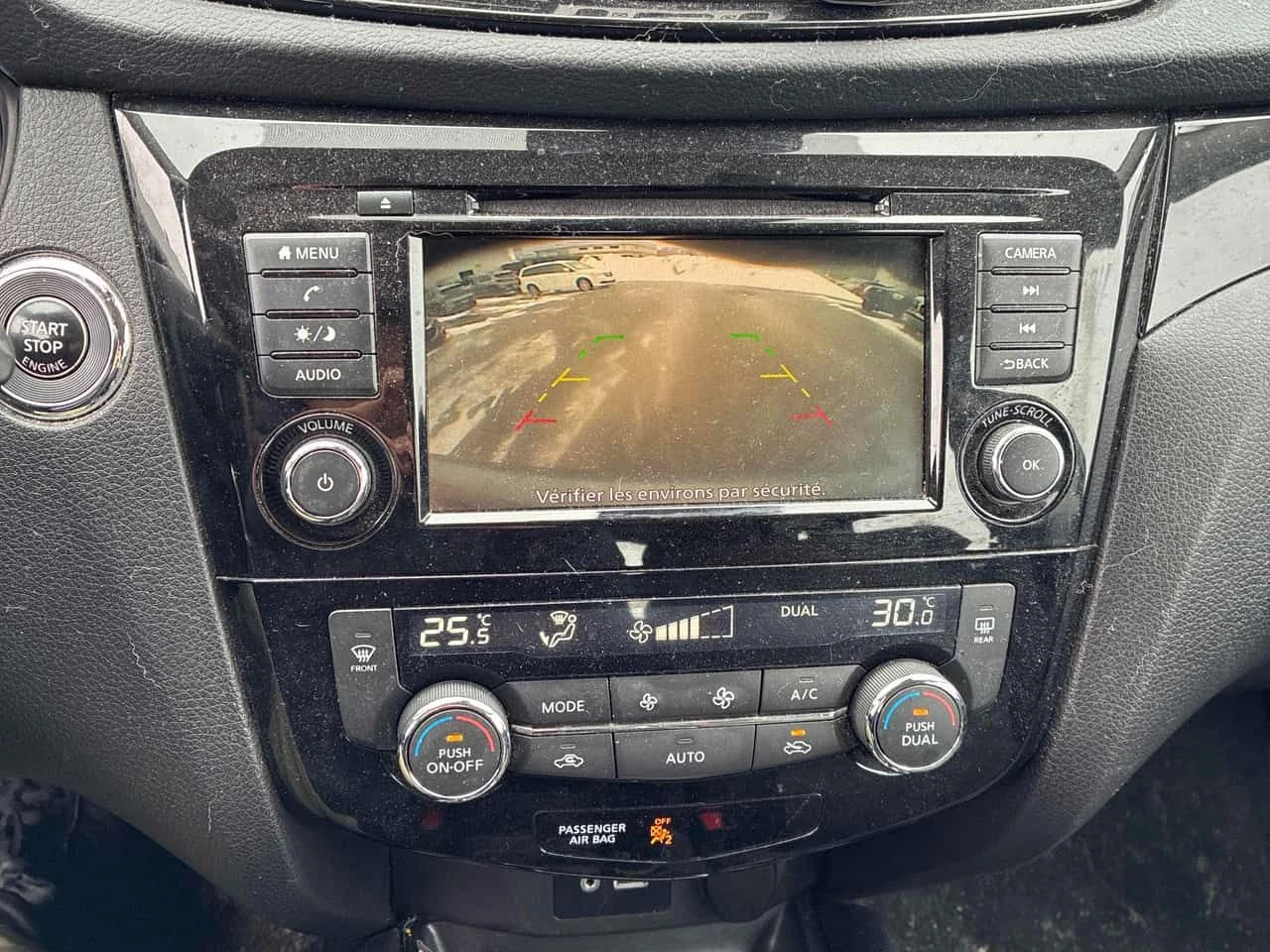 Nissan Qashqai * AWD CVT * ПАНО* ПОДГРЕВ* КЕЙЛЕС* , снимка 16 - Автомобили и джипове - 54002052