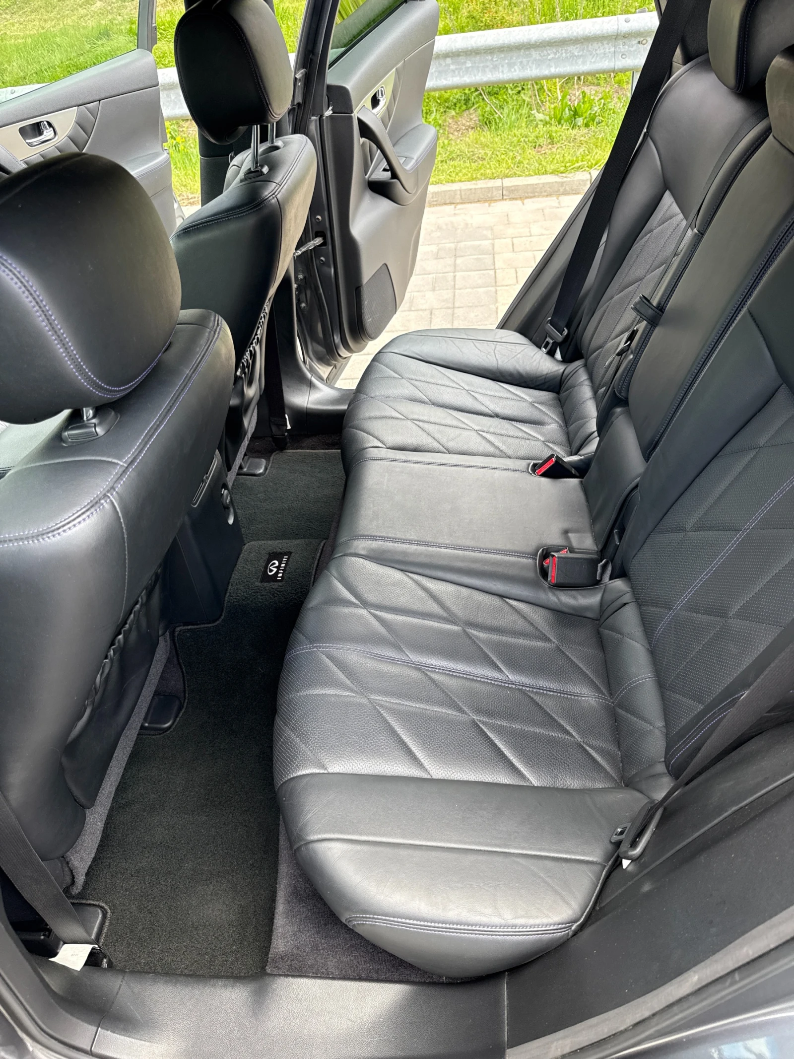 Infiniti QX70 3.7 AWD , снимка 9 - Автомобили и джипове - 54402923