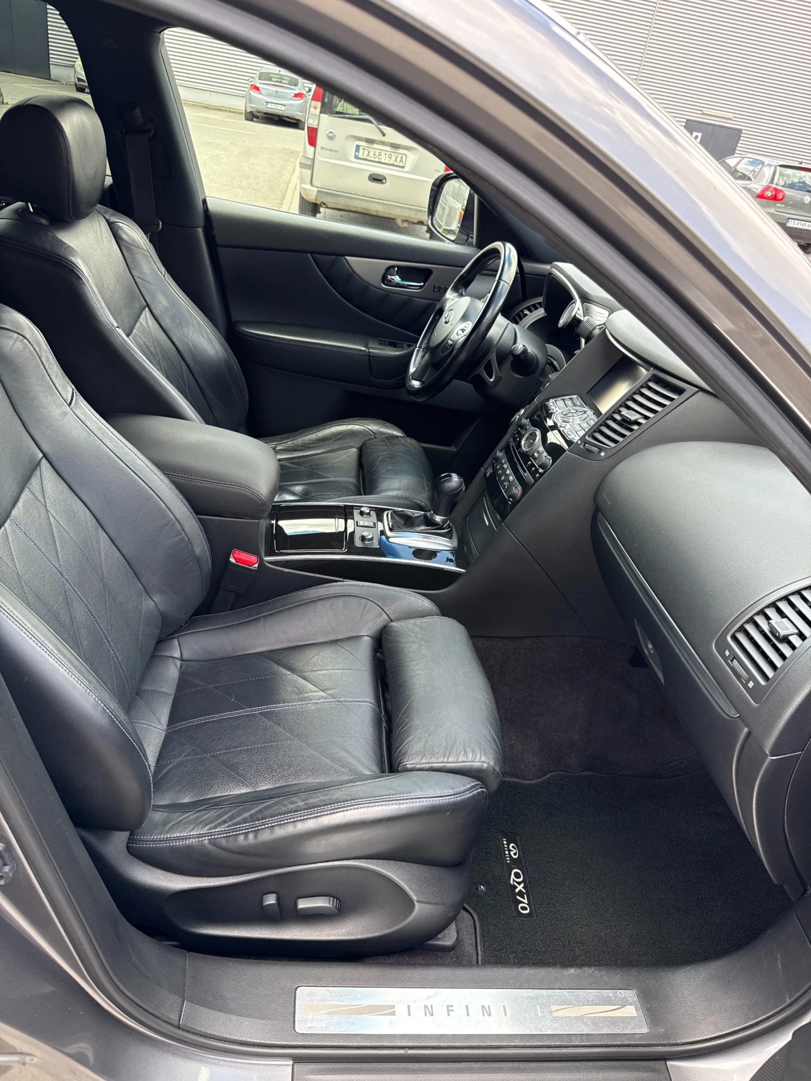 Infiniti QX70 3.7 AWD , снимка 12 - Автомобили и джипове - 54402923