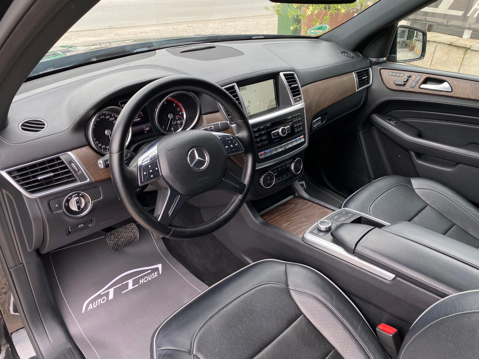 Mercedes-Benz ML 350 AMG* 3xTV* Pano* DIS* Key GO* MAX FULL* , снимка 8 - Автомобили и джипове - 54870898