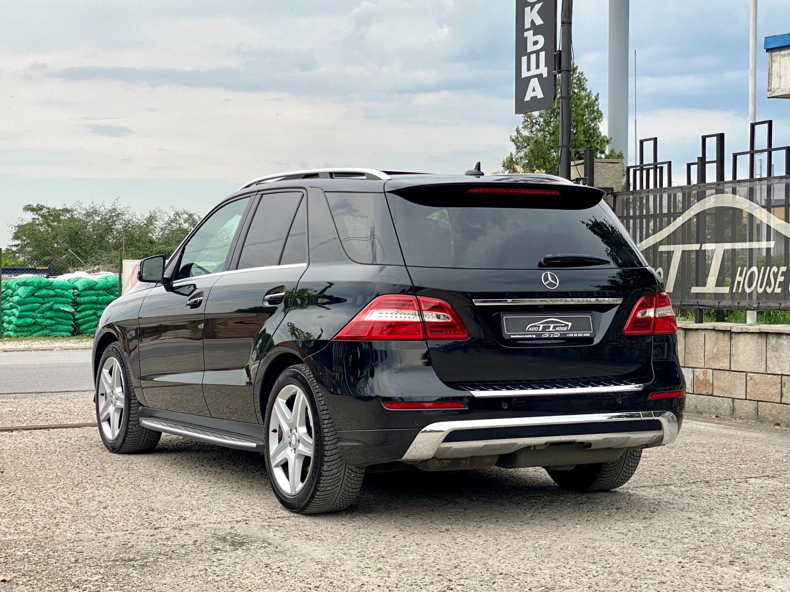 Mercedes-Benz ML 350 AMG* 3xTV* Pano* DIS* Key GO* MAX FULL* , снимка 4 - Автомобили и джипове - 54870898
