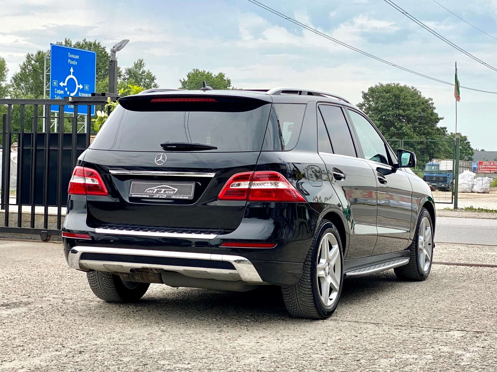 Mercedes-Benz ML 350 AMG* 3xTV* Pano* DIS* Key GO* MAX FULL* , снимка 2 - Автомобили и джипове - 54870898