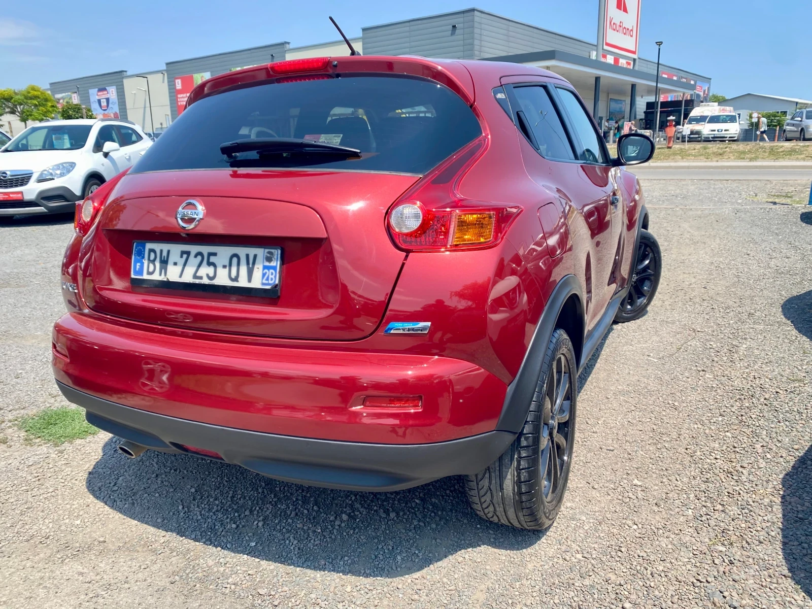 Nissan Juke, снимка 6 - Автомобили и джипове - 55354004